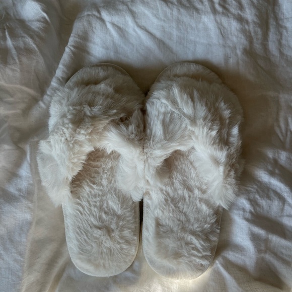 Fluffy White Slippers - Picture 1 of 1